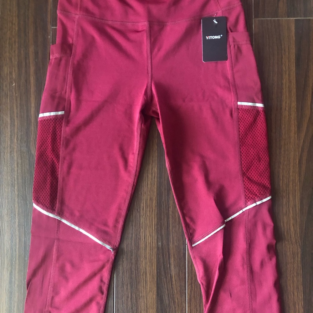 Yoga Leggings by Yitong 4 Way Stretch with Pockets Size S-M New with Tags